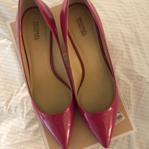 Michael Kors size 9 kitten heel pumps